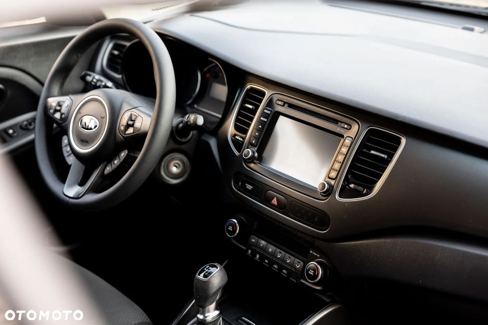 Kia Carens 1.7 CRDi XL 7os - 9