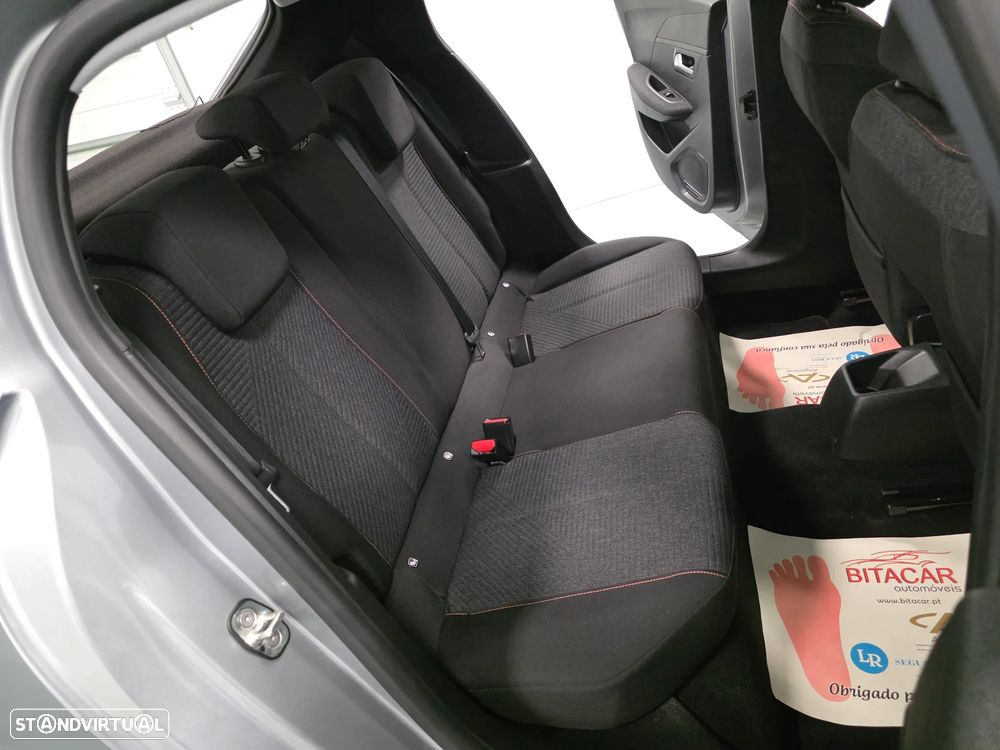 Peugeot 208 1.2 PureTech Style - 34