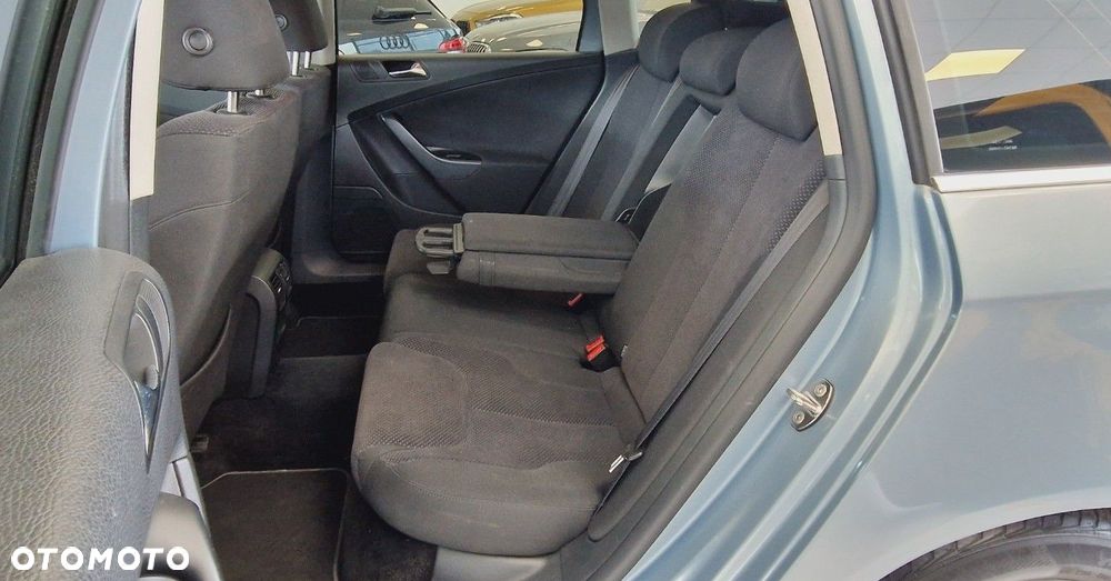 Volkswagen Passat - 15