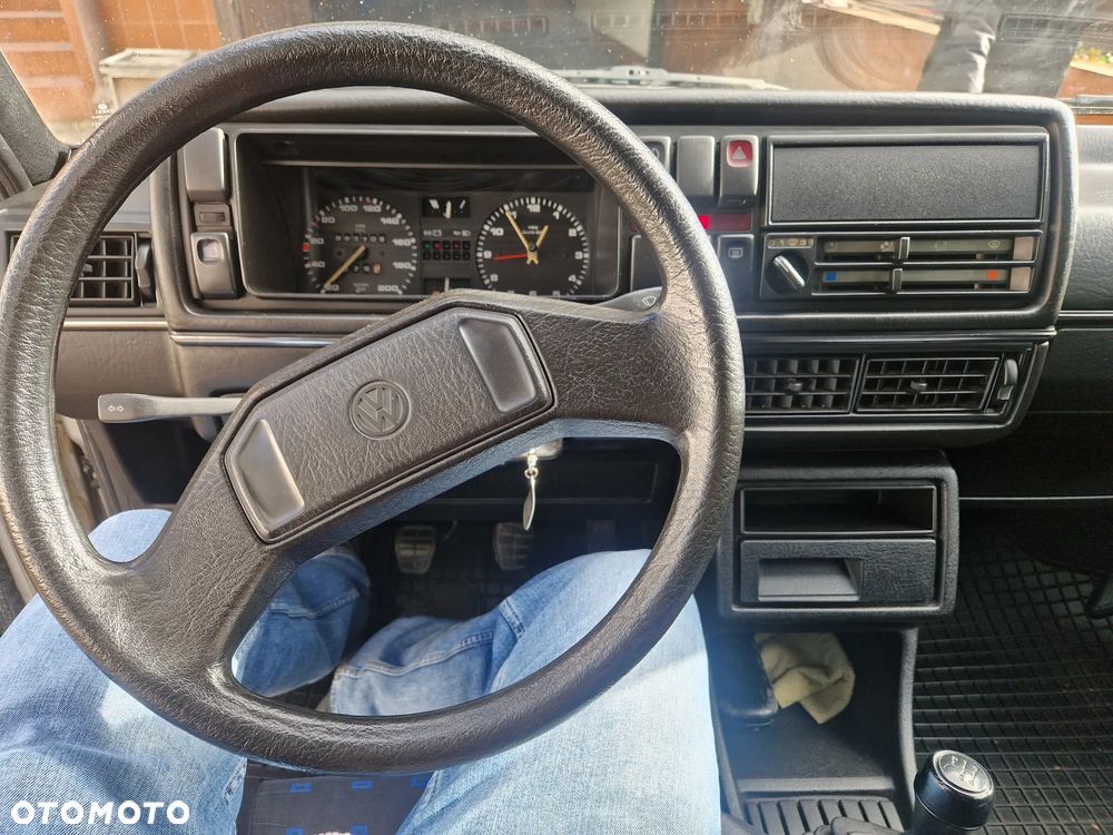 Volkswagen Golf - 24