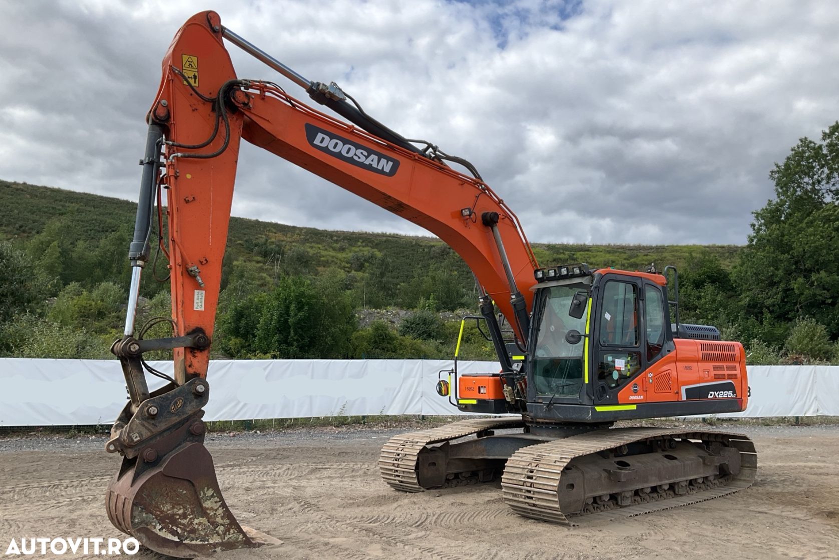 Doosan DX225LC-5 Excavator - 1