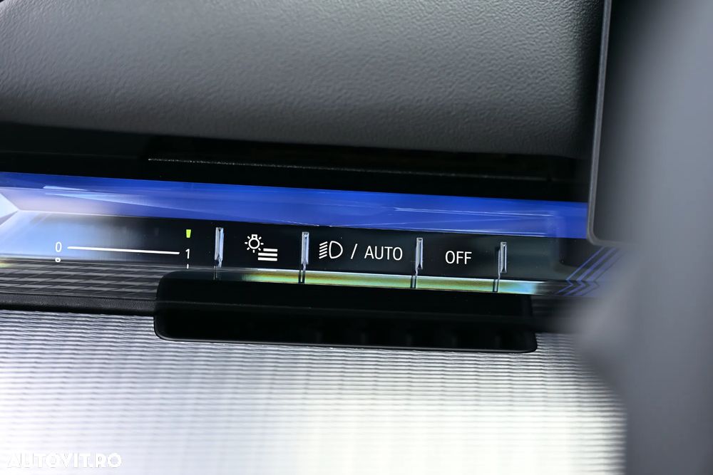BMW Seria 5 530i xDrive AT - 32