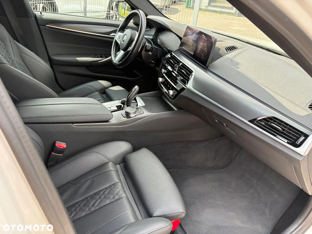 BMW Seria 5 520d xDrive MHEV M Sport sport - 27