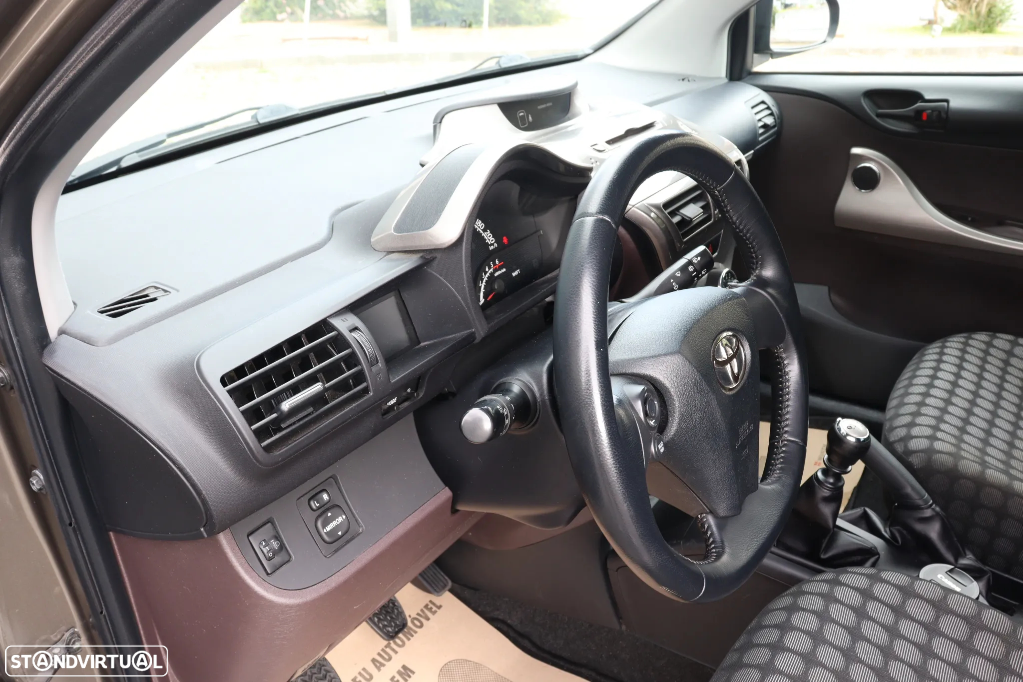 Toyota iQ 1.4 D-4D 2 EP - 10