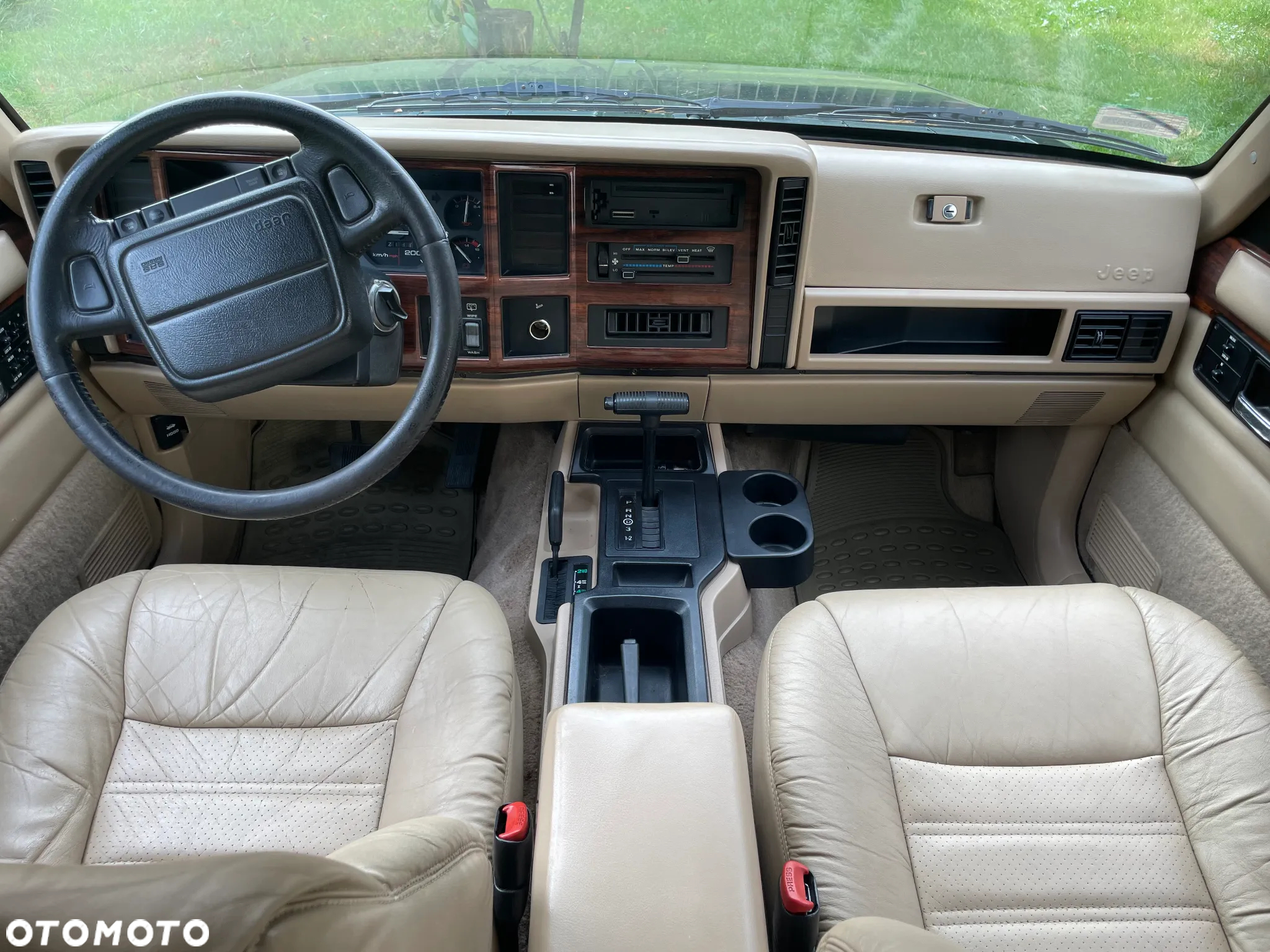 Jeep Cherokee - 27