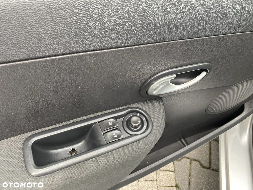 Renault Clio 1.2 16V 75 GPS - 21