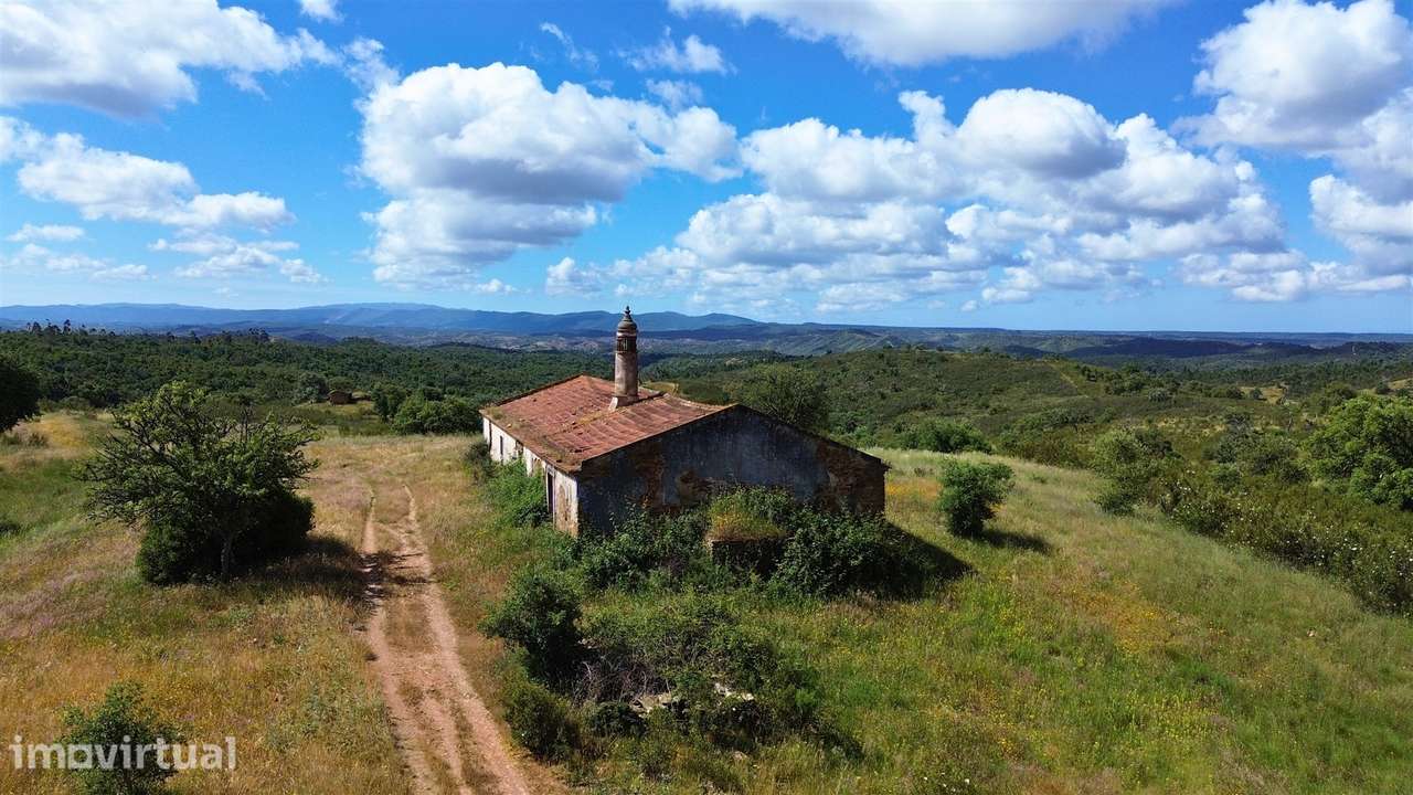 Refúgio alentejano com 45 hectares e vistas deslumbrantes em Odemira - Grande imagem: 2/21