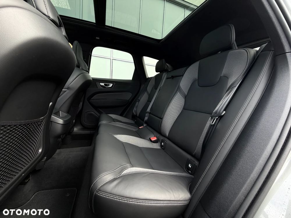 Volvo XC 60 B5 B AWD Plus Black Edition - 23
