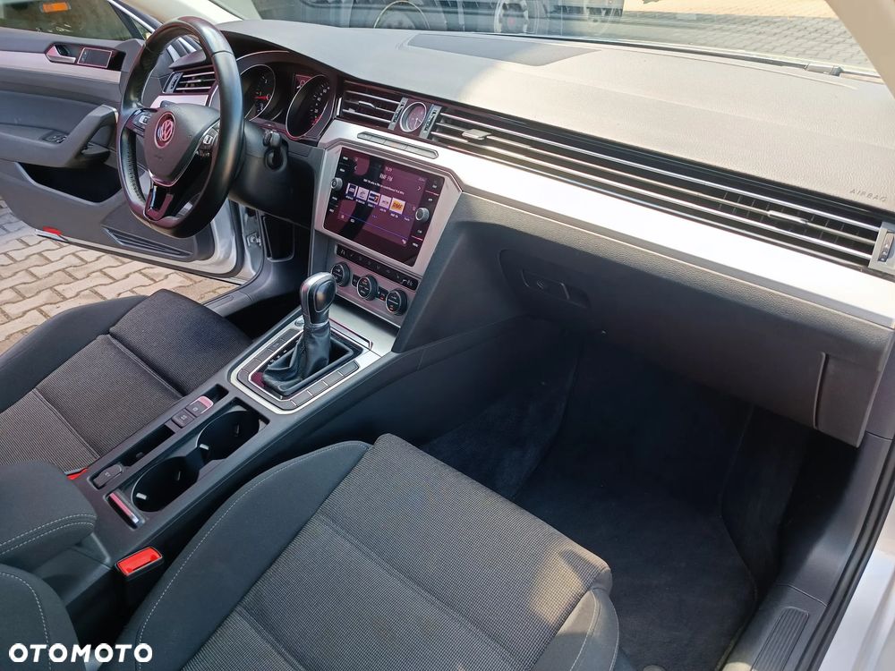 Volkswagen Passat - 16