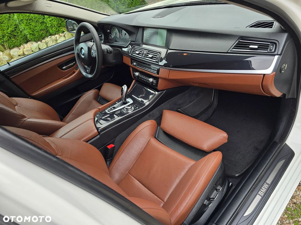 BMW Seria 5 525d Sport-Aut Luxury Line - 16