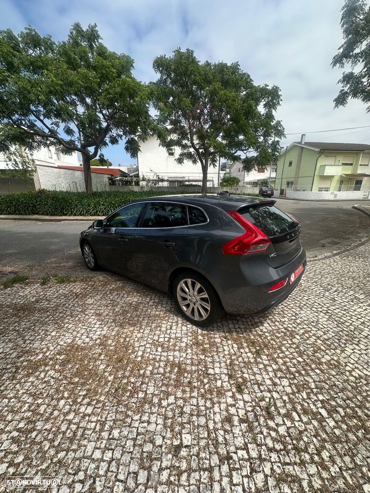 Volvo V40 D2 Momentum - 4