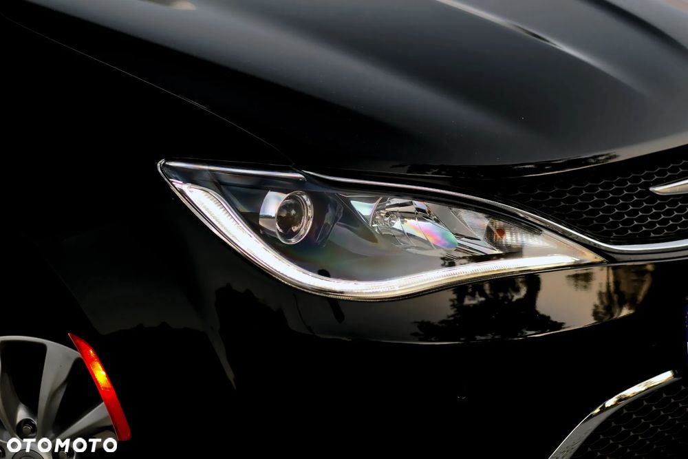Chrysler Pacifica - 12
