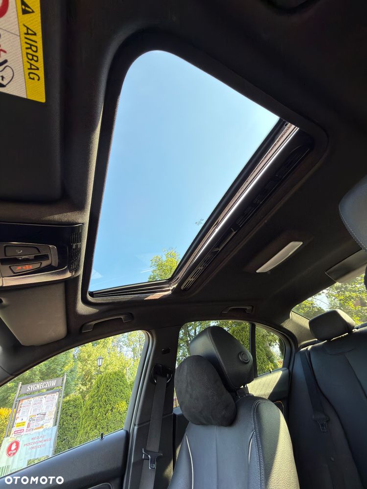 BMW Seria 3 320i xDrive Sport Line - 19