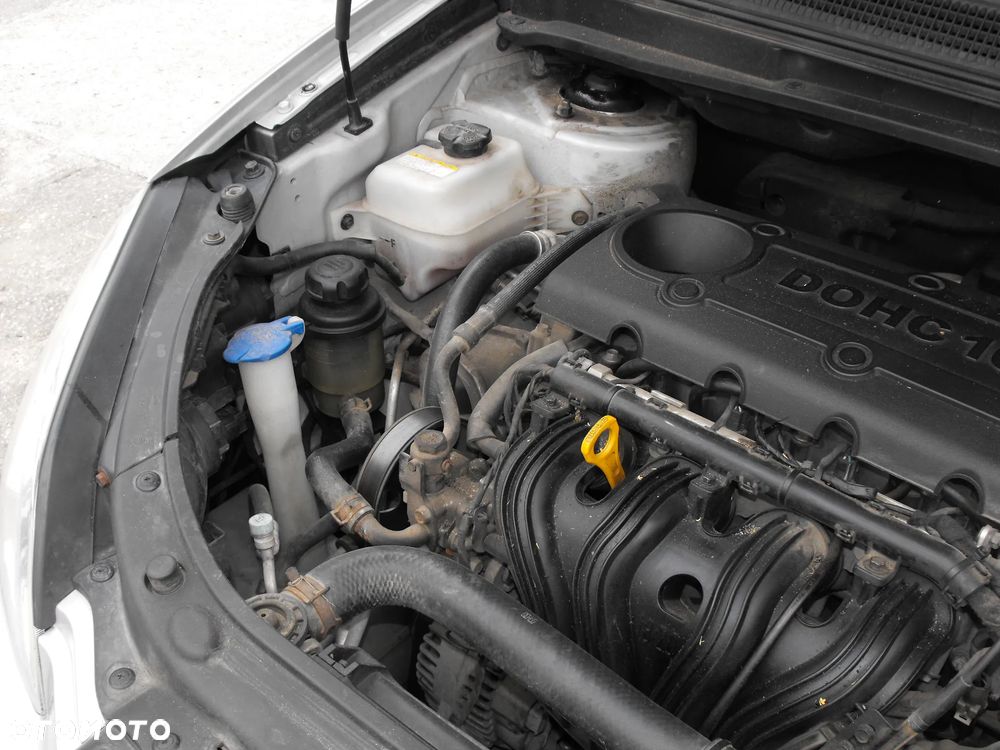Kia Carens 2.0 CVVT EX - 10