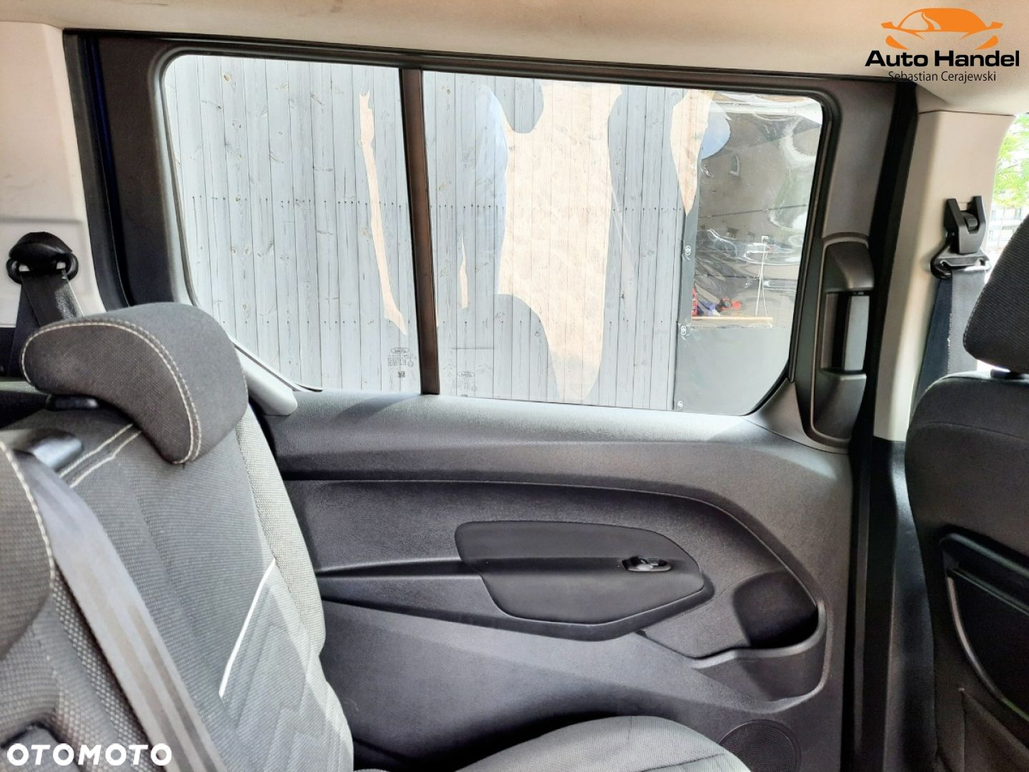 Ford Tourneo Connect Grand - 38