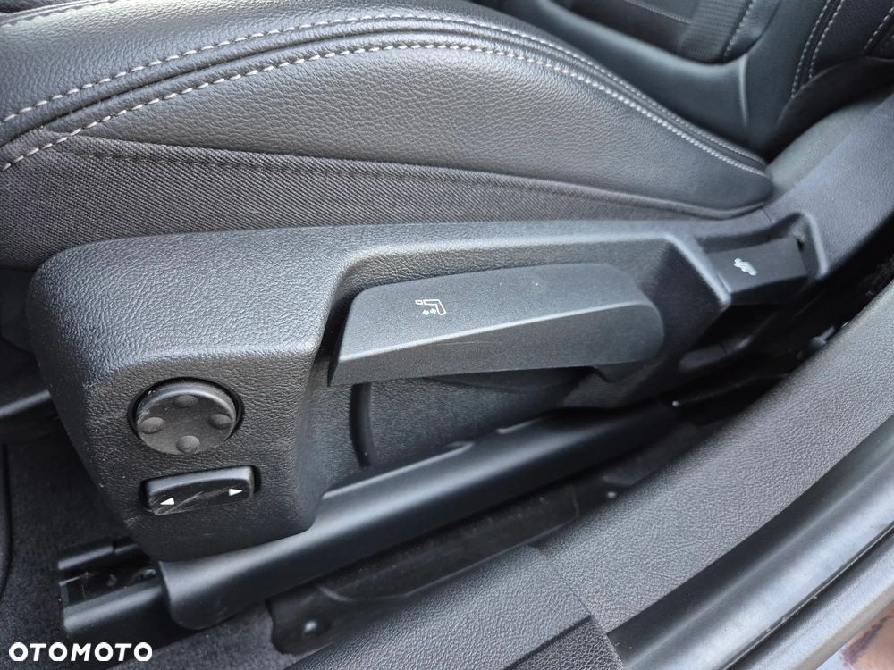 BMW Seria 3 330i Sport Line - 20