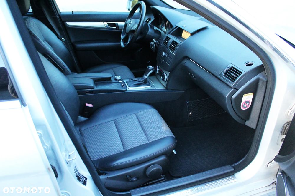 Mercedes-Benz Klasa C 180 T CGI Automatik BlueEFFICIENCY Avantgarde - 12