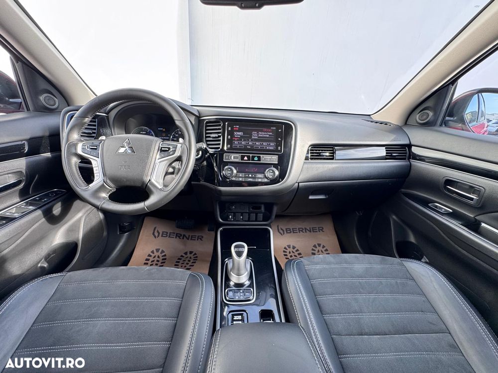 Mitsubishi Outlander - 22