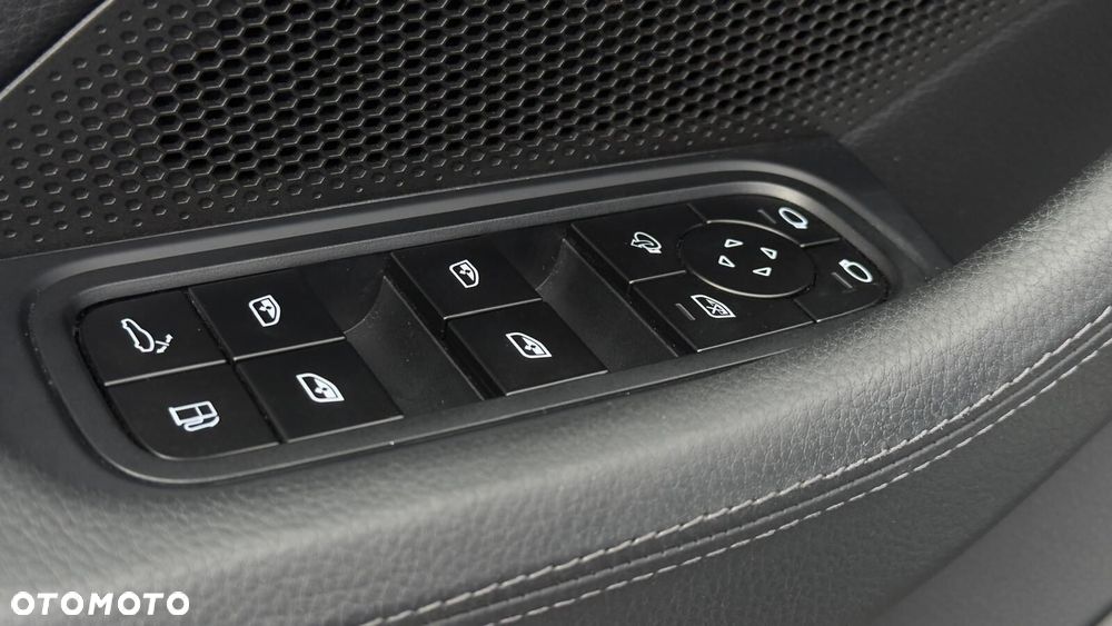Porsche Panamera 4 E-Hybrid PHEV - 11