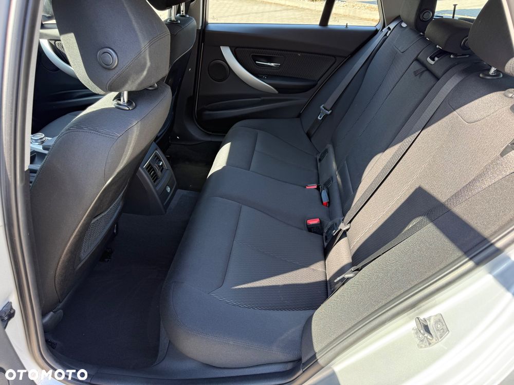 BMW Seria 3 318i Advantage - 15