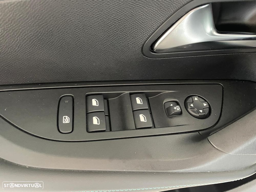 Peugeot 2008 PureTech 130 EAT8 Allure Pack - 20