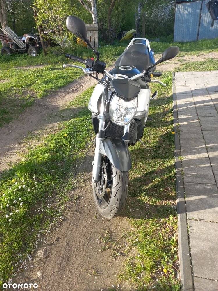 Suzuki GSR - 4