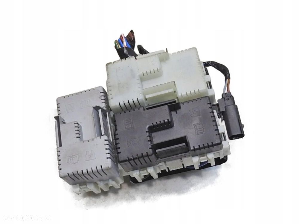 SKRZYNKA BEZPIECZNIKÓW FORD MONDEO MK4 2.0 TDCI - 1