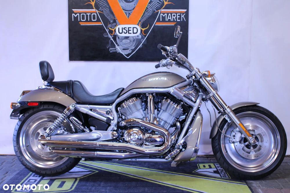 Harley-Davidson V-Rod Street Rod - 1