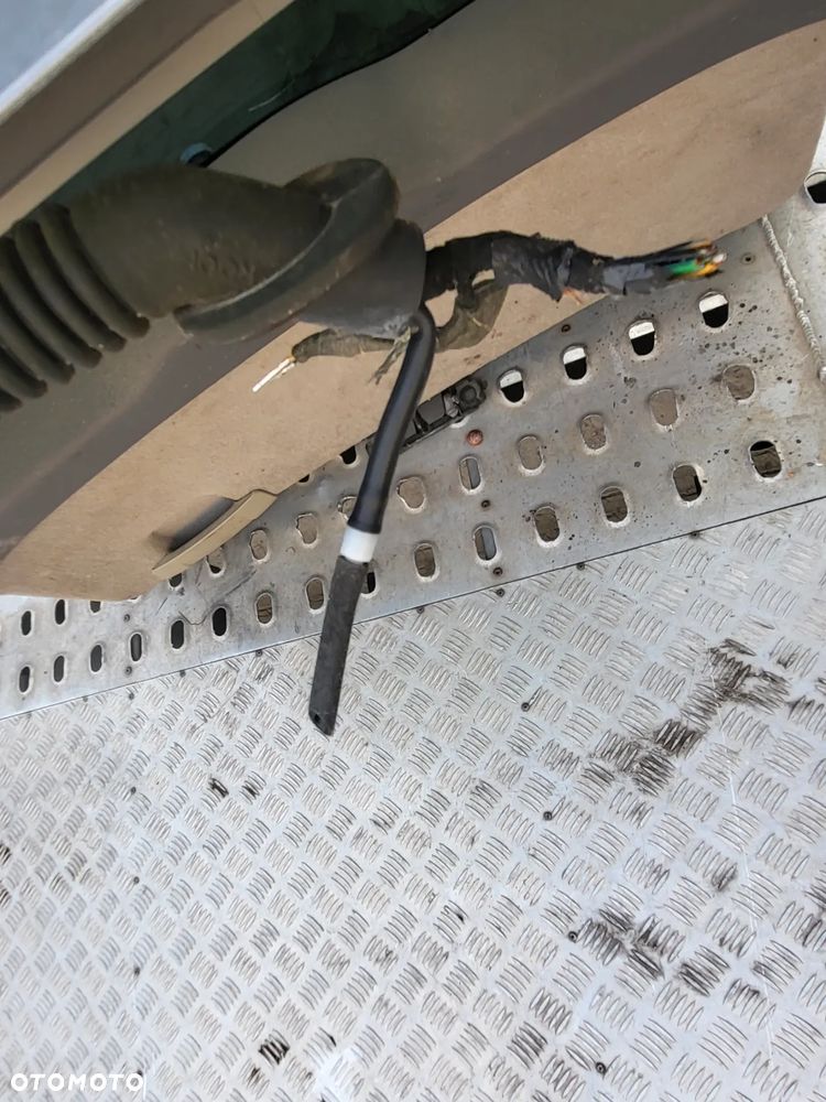 KLAPA BAGAŻNIKA VOLVO V50 462-46 04-07 - 6