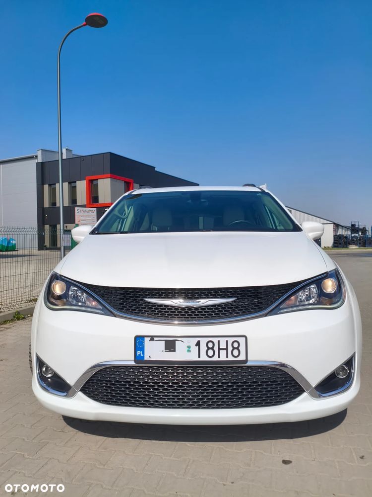 Chrysler Pacifica - 4