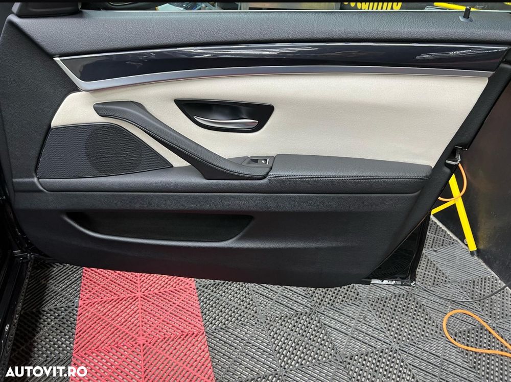 BMW Seria 5 525d xDrive Touring - 11