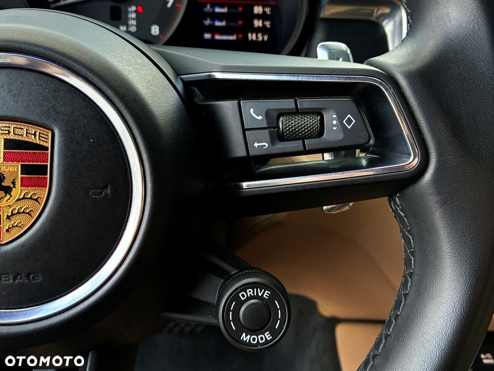 Porsche Macan - 24