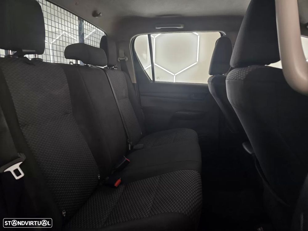 Toyota Hilux 2.4 D-4D 4WD CD CM - 19