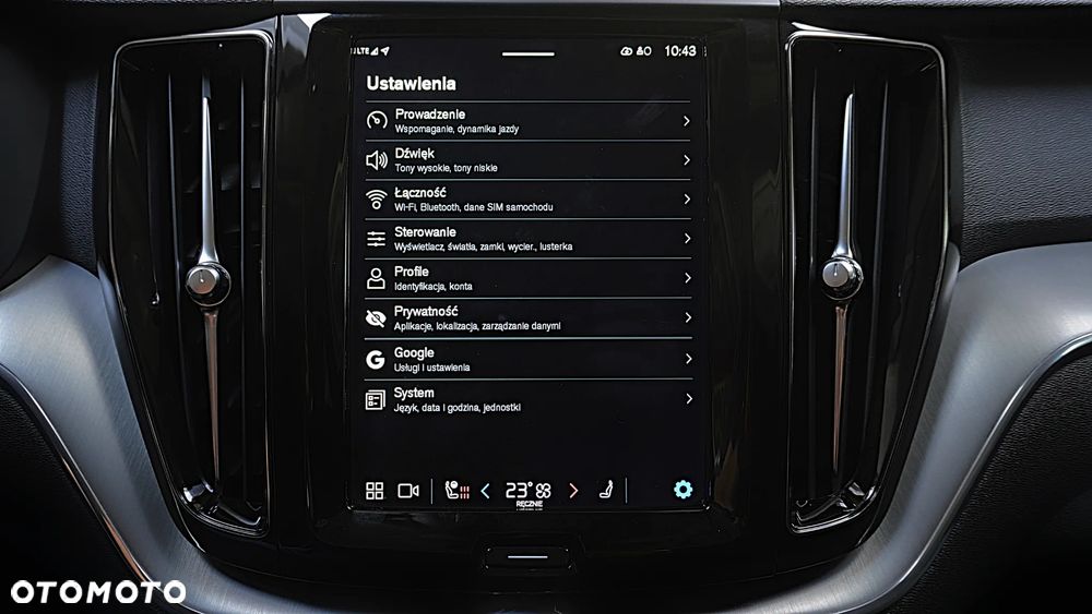 Volvo XC 60 B4 B Momentum Pro - 24