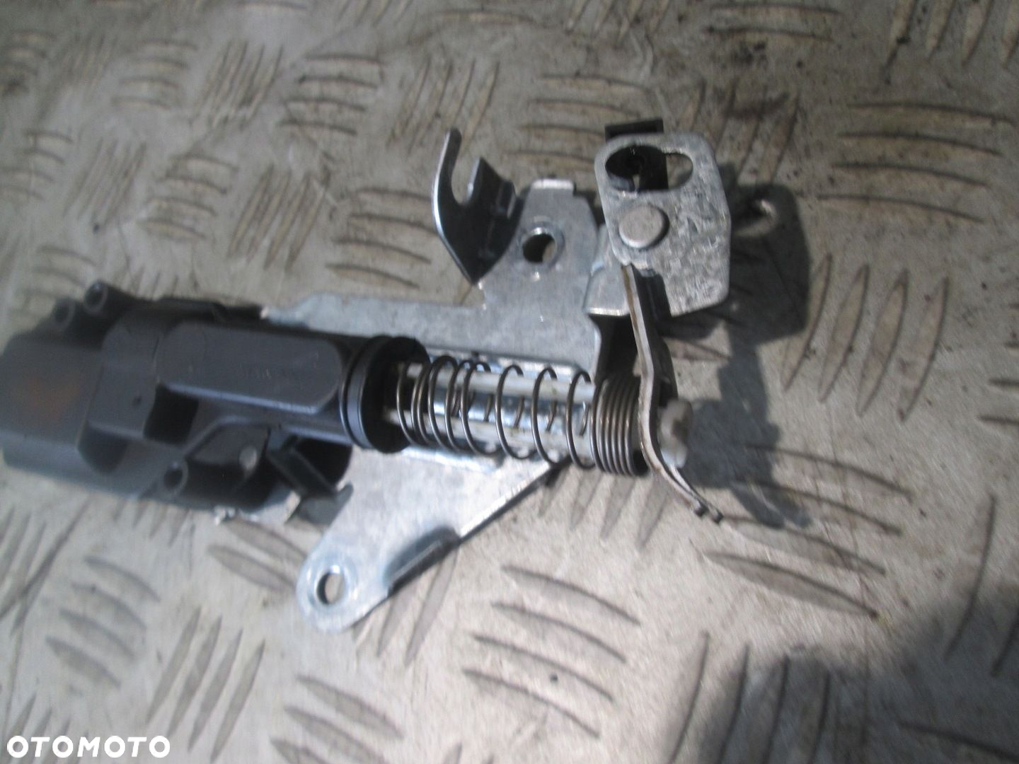 SIŁOWNIK CENTRALNEGO ZAMKA KLAPY FORD FUSION MK1 FIESTA MK6 2S6T-432A98-AE - 3