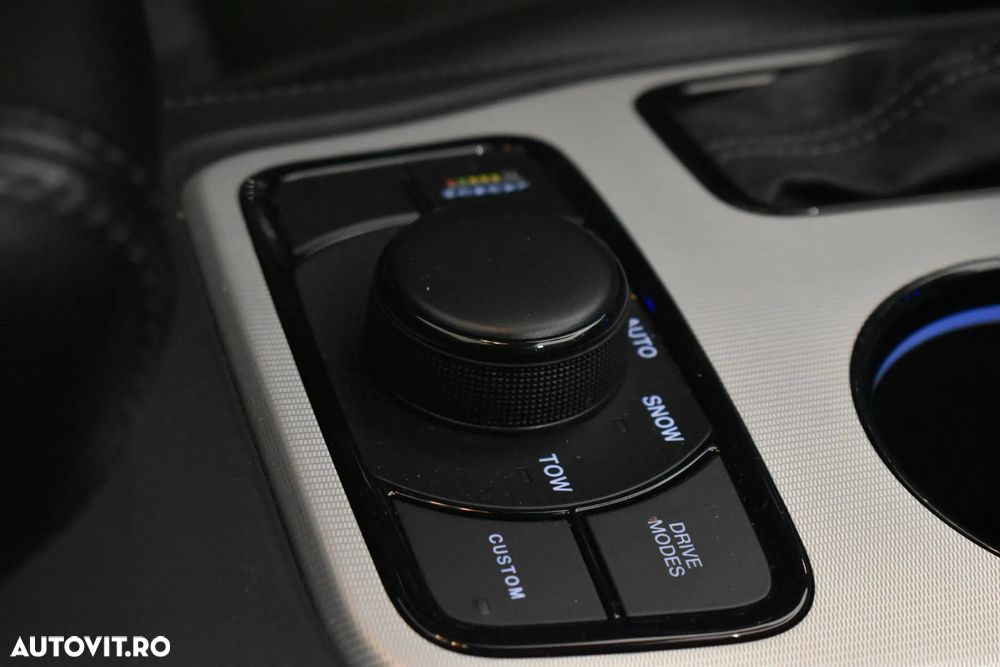 Jeep Grand Cherokee - 30