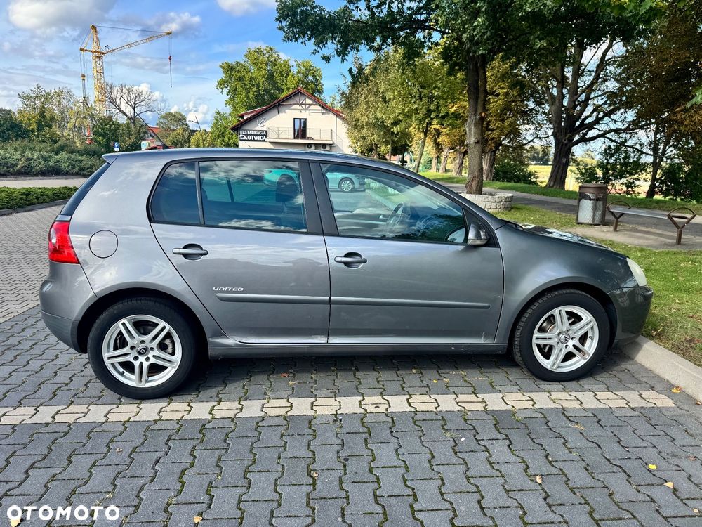 Volkswagen Golf 1.6 Automatik United - 1