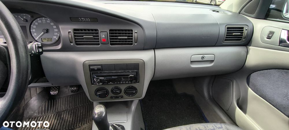 Skoda Octavia 1.6 GLX - 3