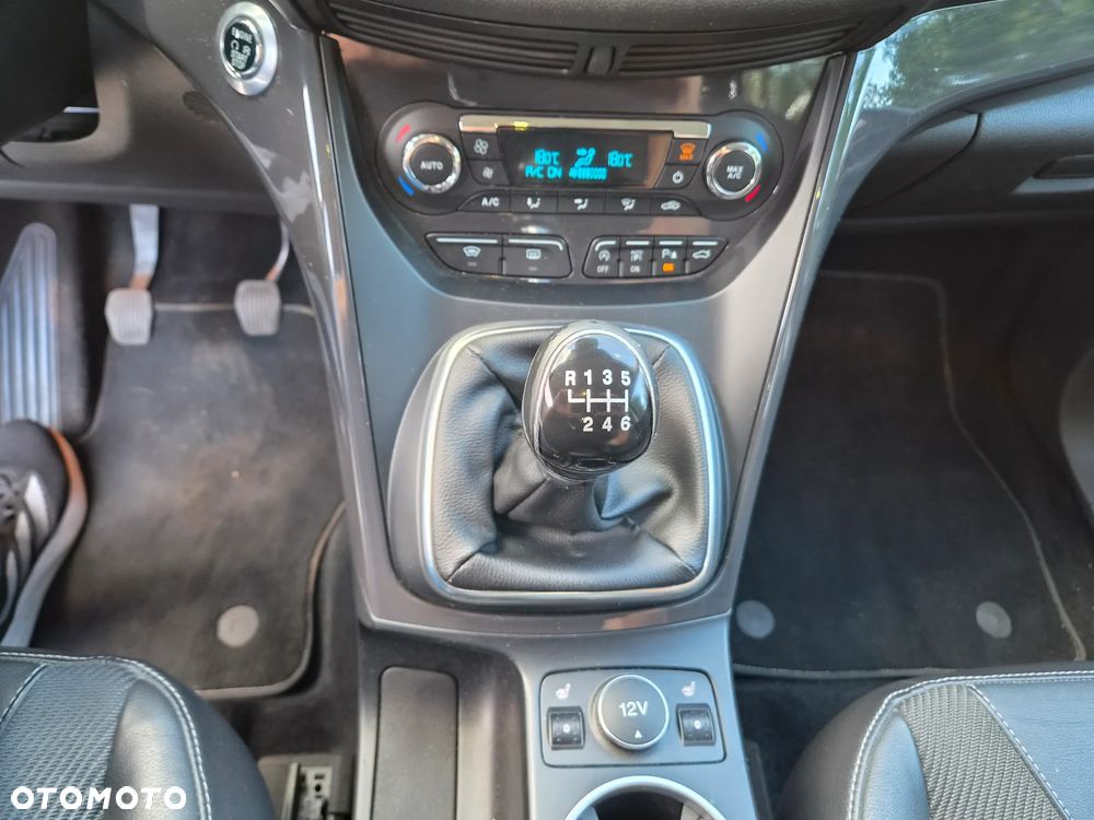 Ford Kuga 1.5 EcoBoost 2x4 Titanium - 16