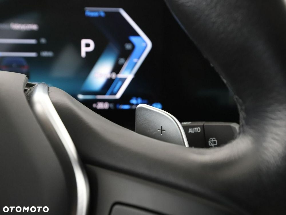BMW Seria 3 330e PHEV - 34