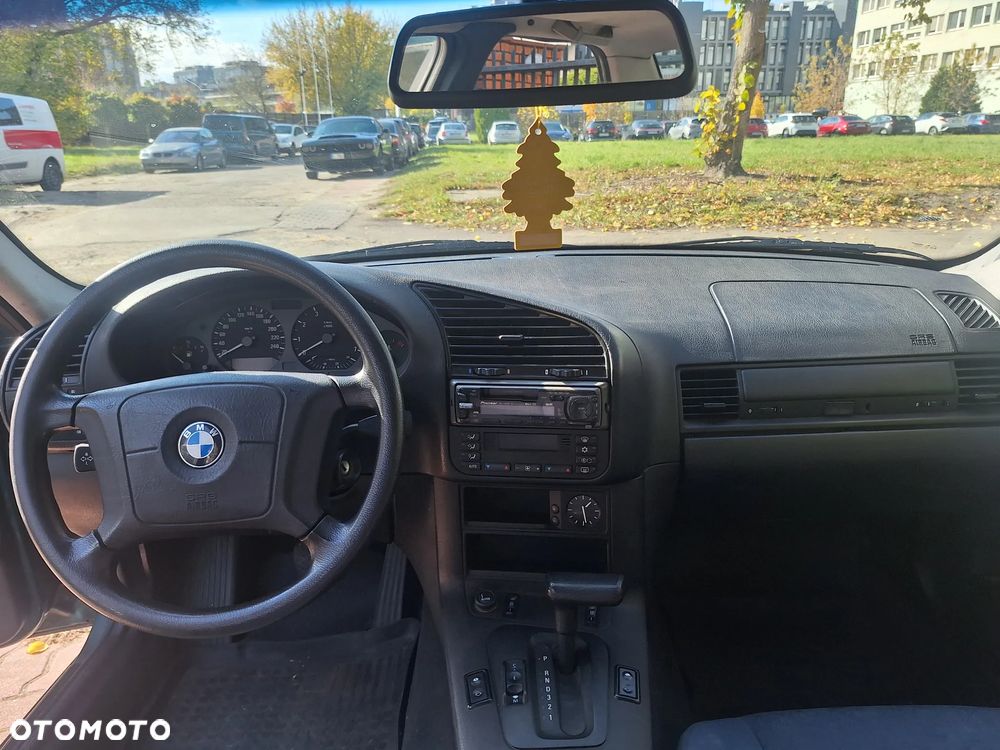 BMW Seria 3 318i - 9