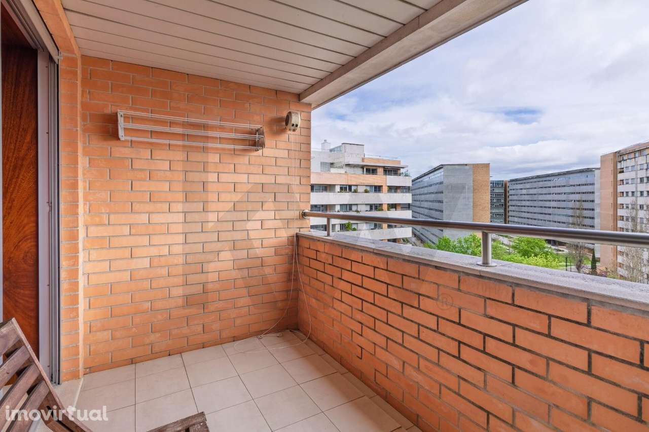 Apartamento T1 - Varanda - Condomínio privado com Piscina - Alta de Li - Grande imagem: 5/41
