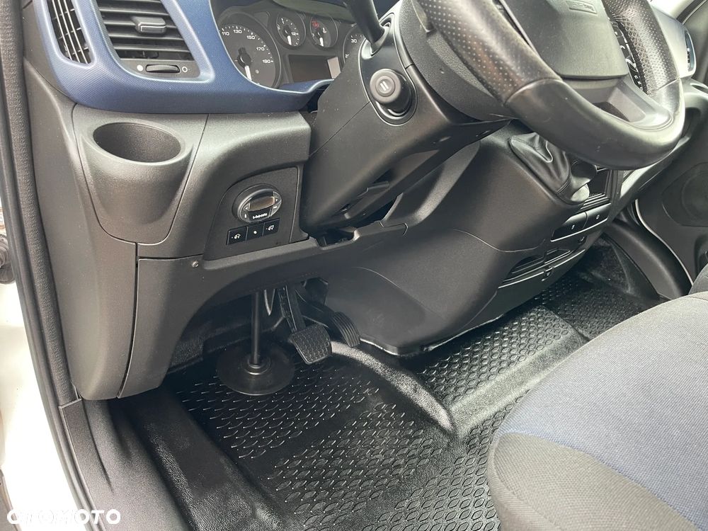 Iveco Daily Izoterma Winda - 16