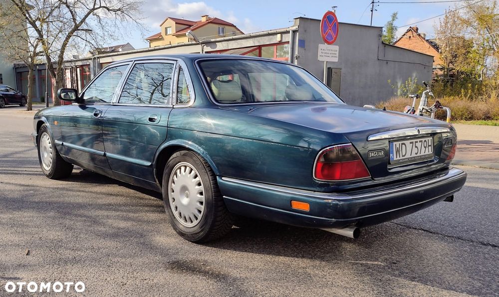 Jaguar XJ - 4