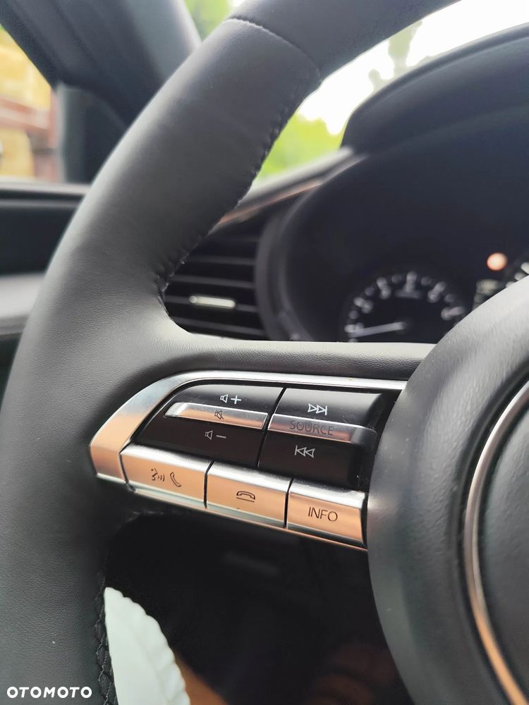 Mazda 3 e-SKYACTIV-G 2.0 M HYBRID DRIVE - 28