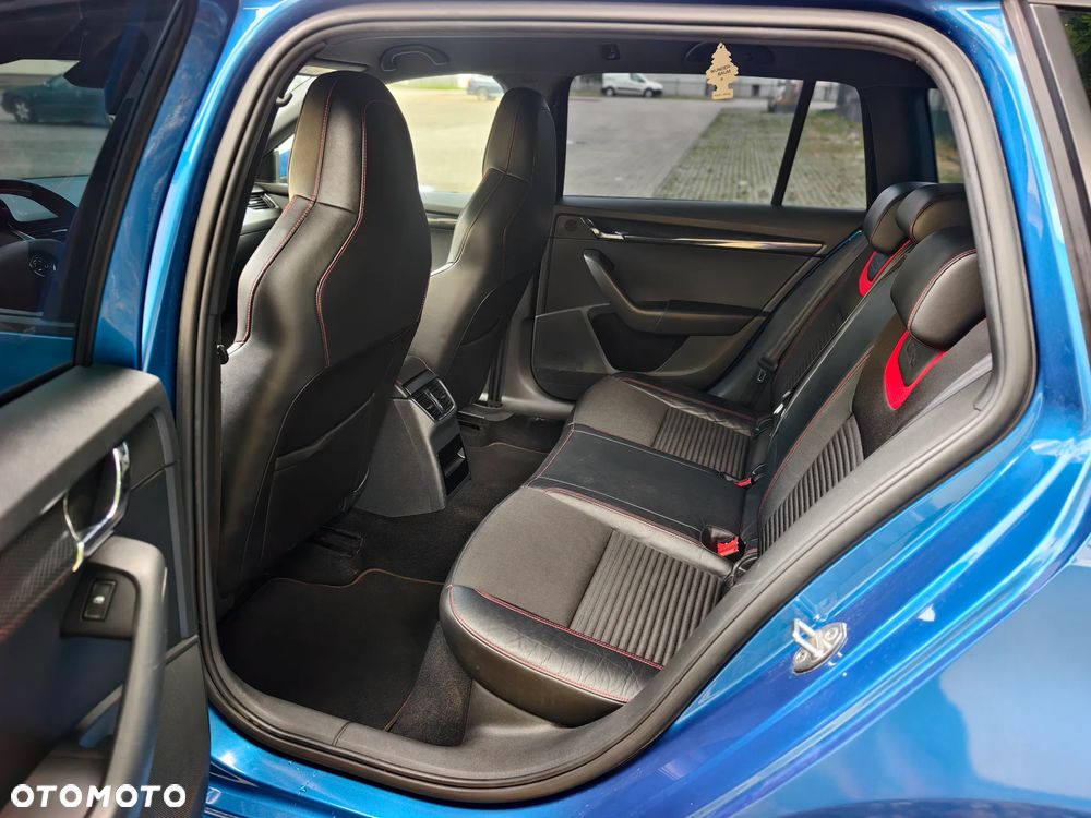 Skoda Octavia 2.0 TDI DSG RS - 9