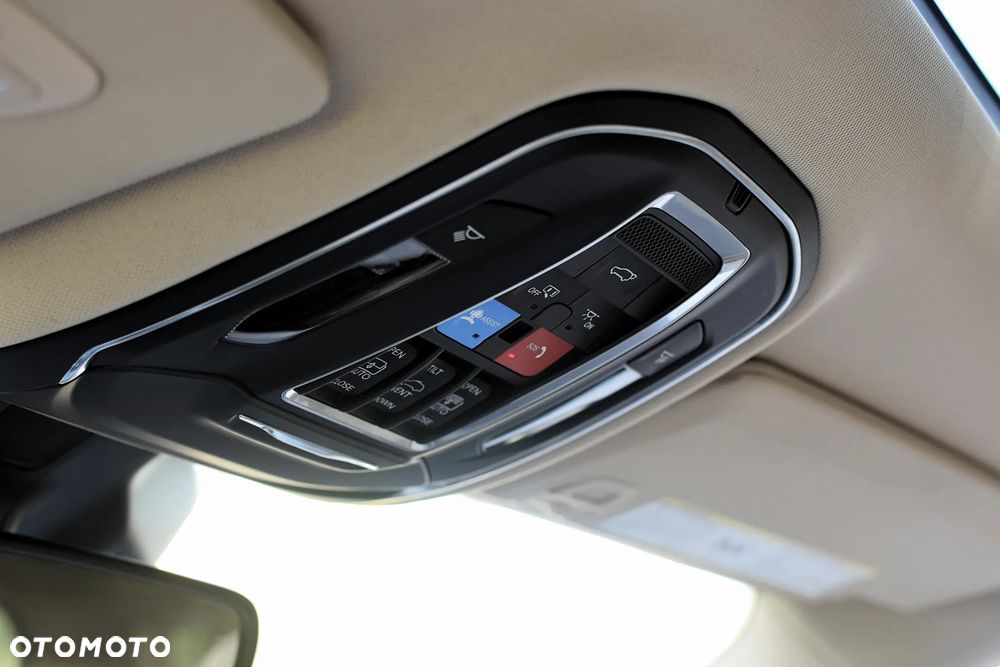 Jeep Grand Cherokee - 28