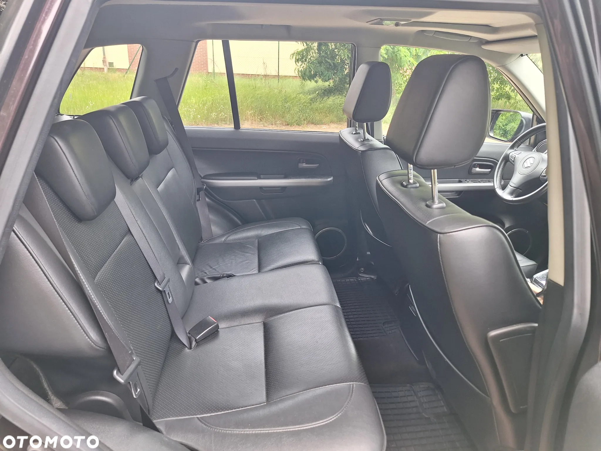 Suzuki Grand Vitara 2.4 De Luxe - 10