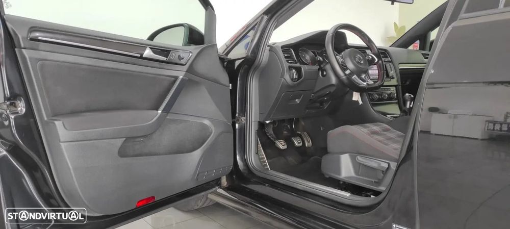 VW Golf - 15