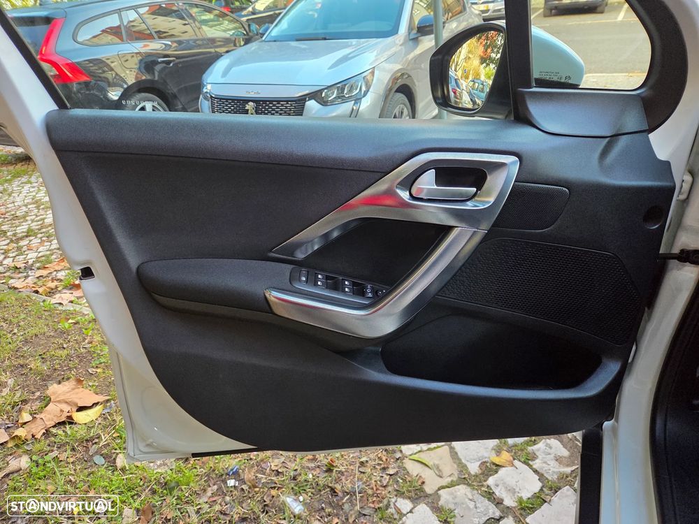 Peugeot 2008 PureTech 110 GPF Stop&Start EAT6 Crossway - 11